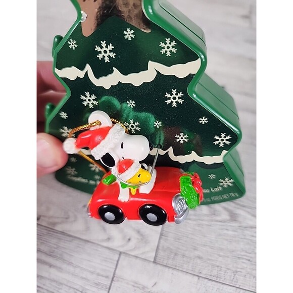 Vintage Whitmans Christmas Box w/Snoopy PVC Ornament Peanuts Chocolate Candy - Picture 2 of 6
